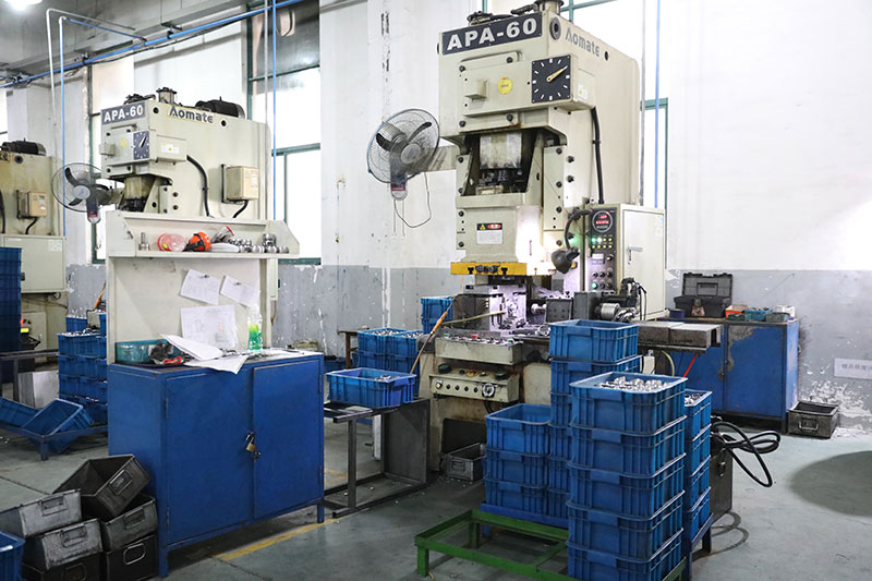 传动轴总成的组成部分有哪些？ 有什么特点？