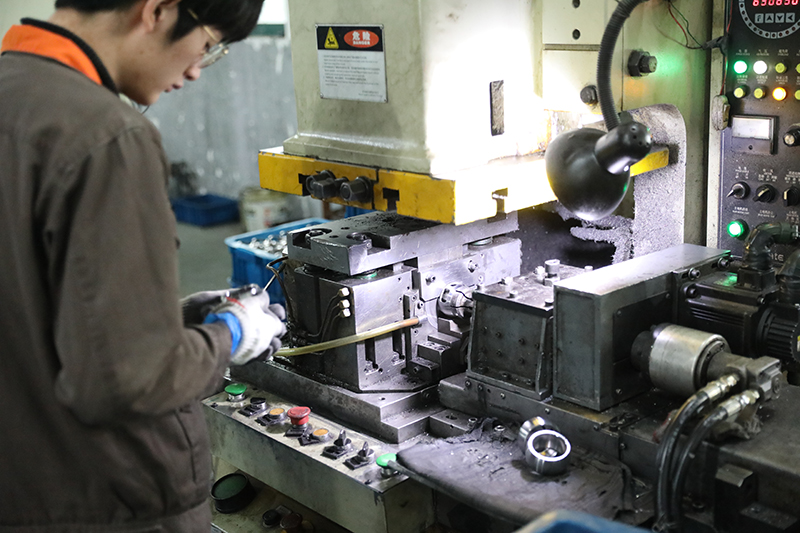 万向轴为什么会出现轴向运动？